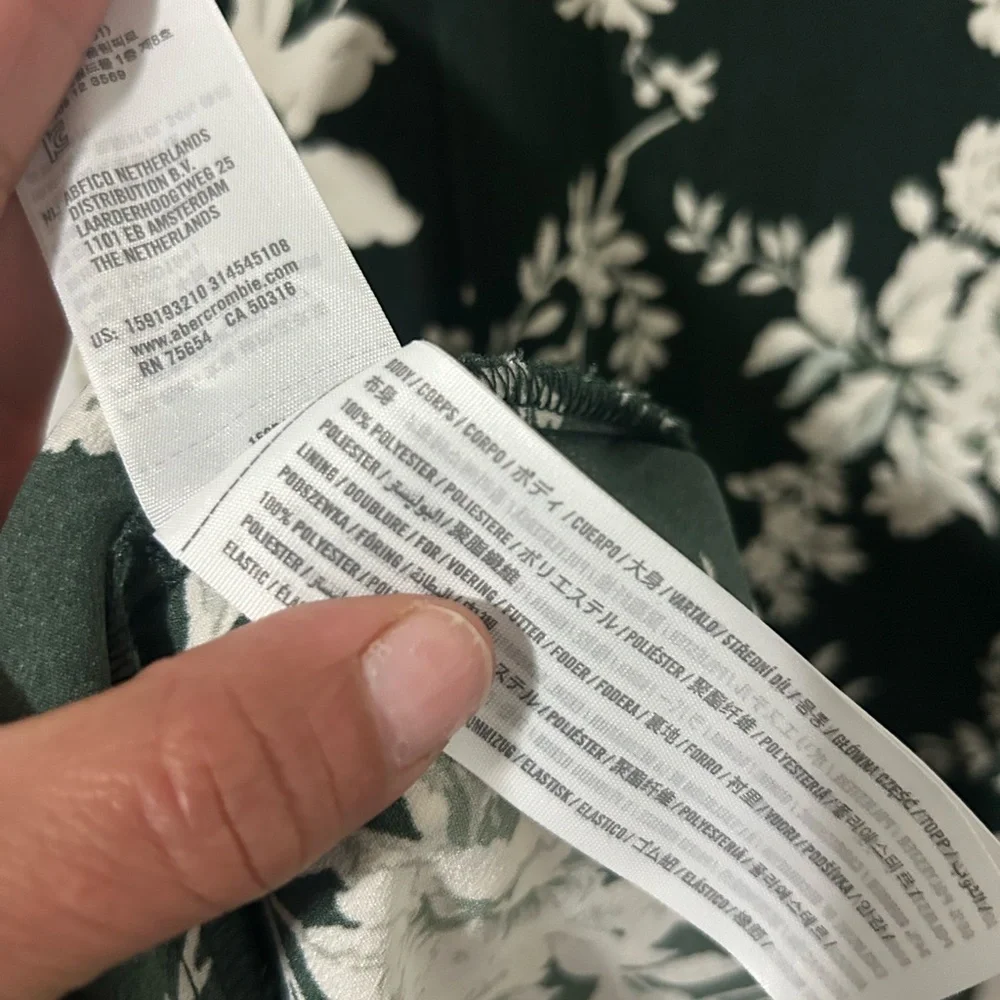 Abercrombie & Fitch High-Slit Midaxi Dress in a green floral print. - Picture 8 of 8